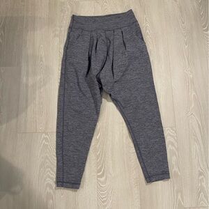 Ladies Lululemon Crops, Baggy, Loose Fit, size 4, Grayish Blue